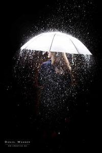 Ari unterm Regenschirm